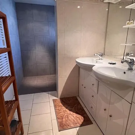 Maison Chaleureuse, Orly, Paris * Ати-Мон