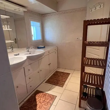 Maison Chaleureuse, Orly, Paris Apartment *